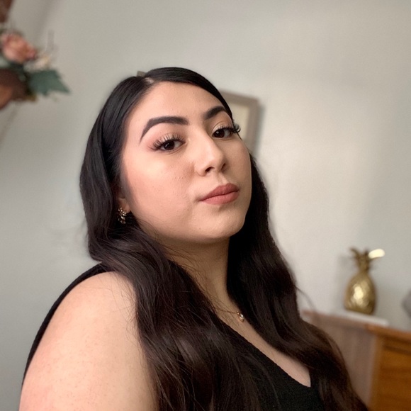 Meet your Posher, Daniela - Picture 2 of 3